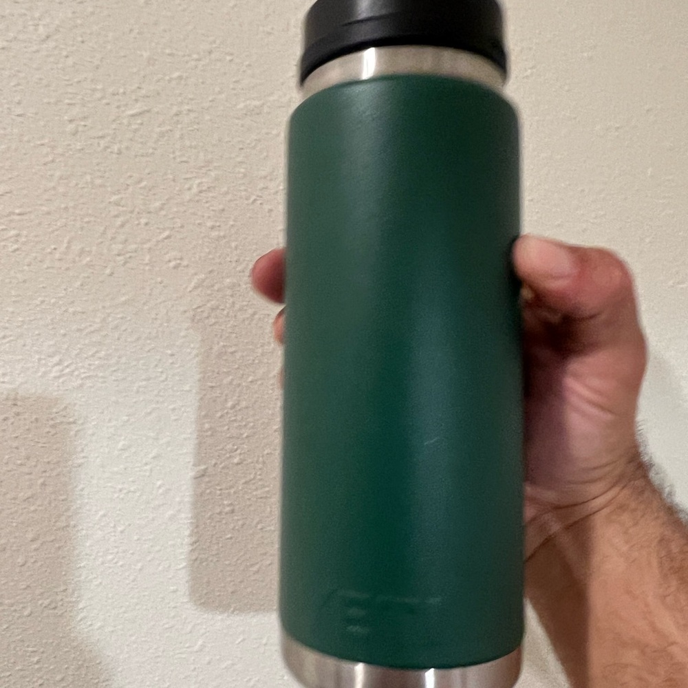 Yeti 26 oz Rambler Bottle.  (Northwood Green). HTF. EUC